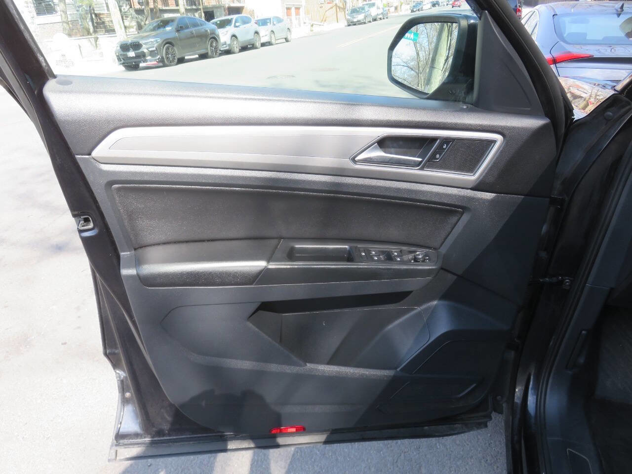 Used 2018 Volkswagen Atlas SE image 28