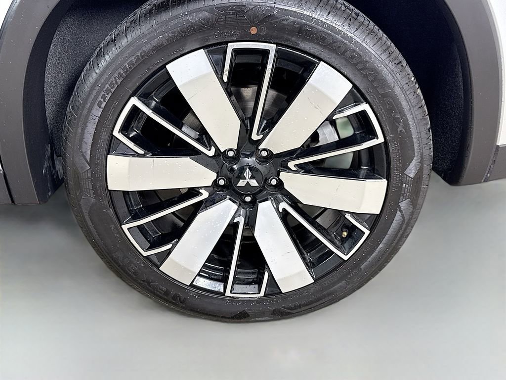 Used 2025 Mitsubishi Outlander SE image 33