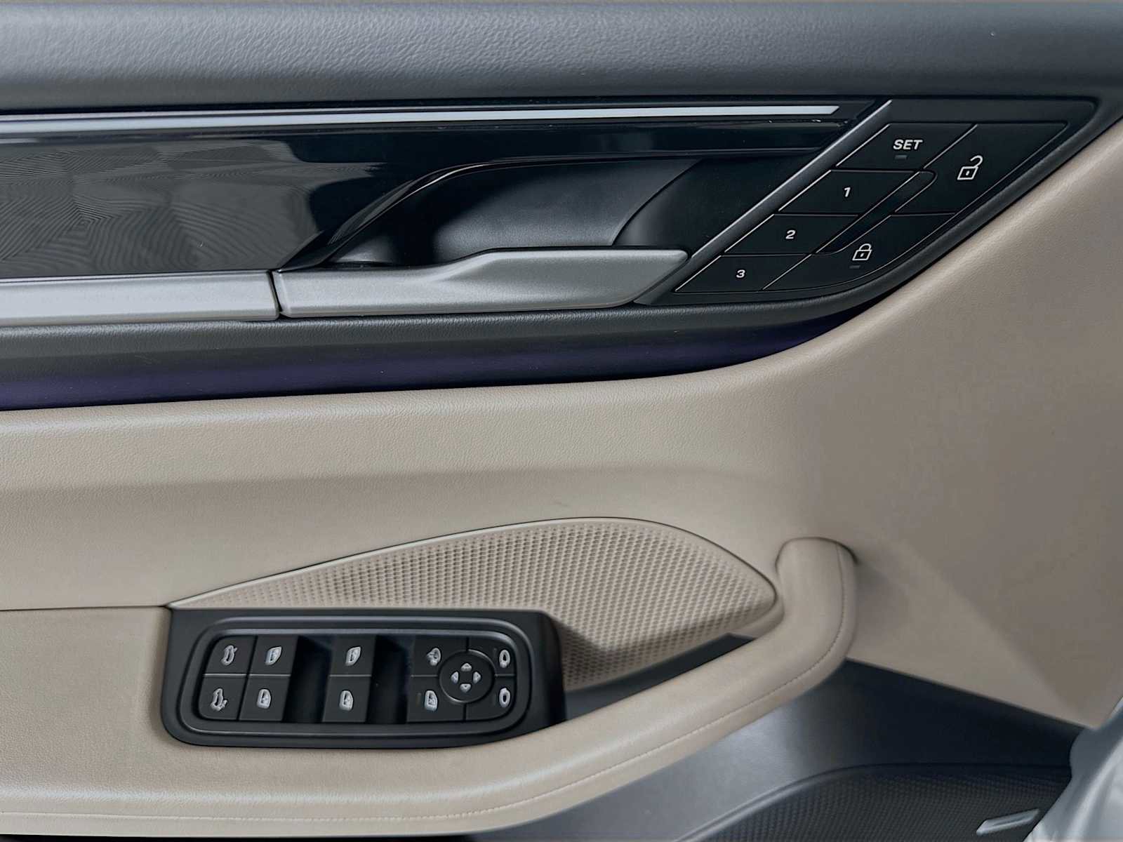 Certified 2025 Porsche Macan 4S Electric image 11