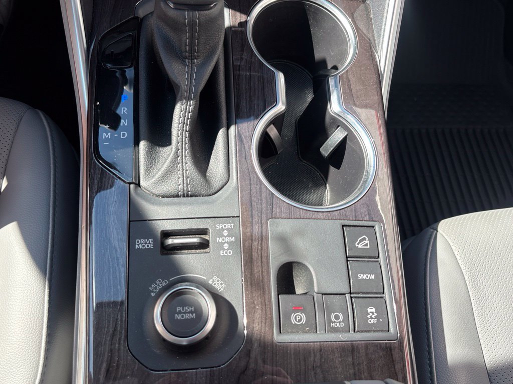 Used 2025 Toyota Highlander Platinum AWD/4WD image 15