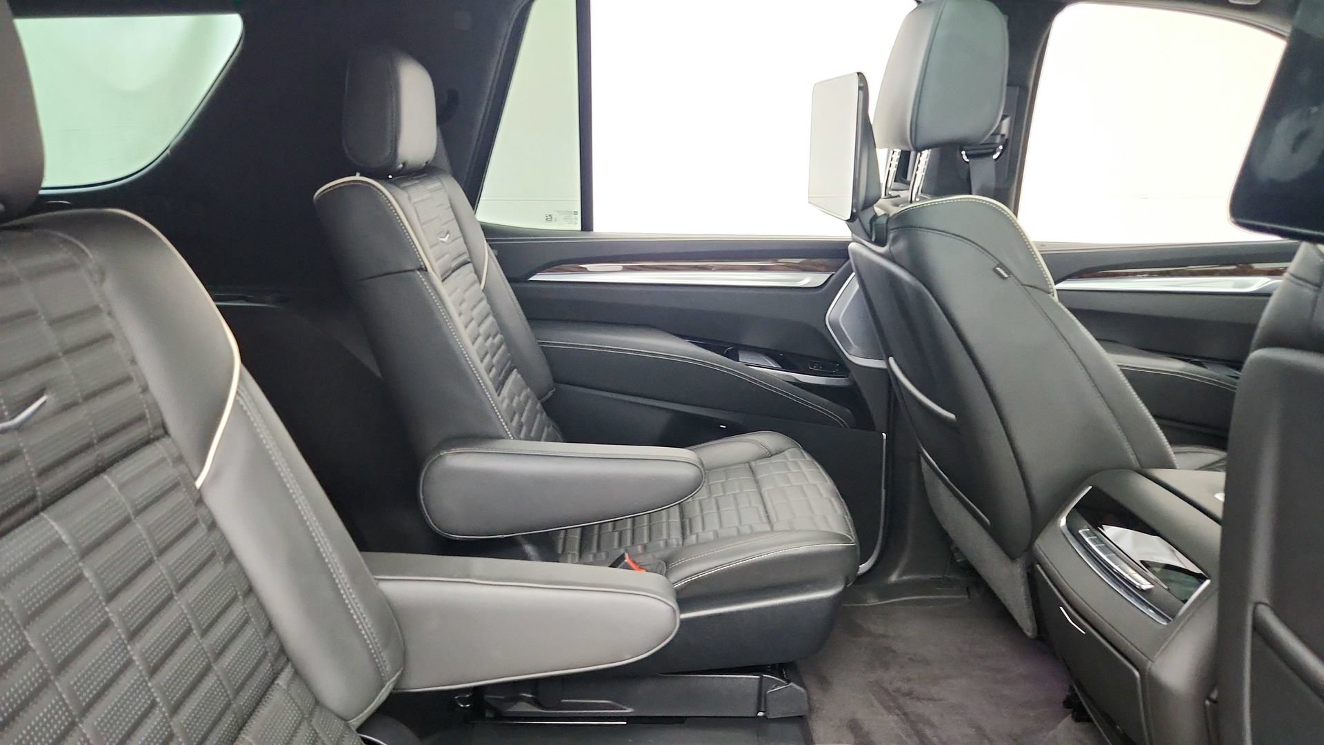 Certified 2025 Cadillac Escalade Sport Platinum w/ LPO, Floor Liner Package AWD/4WD image 28