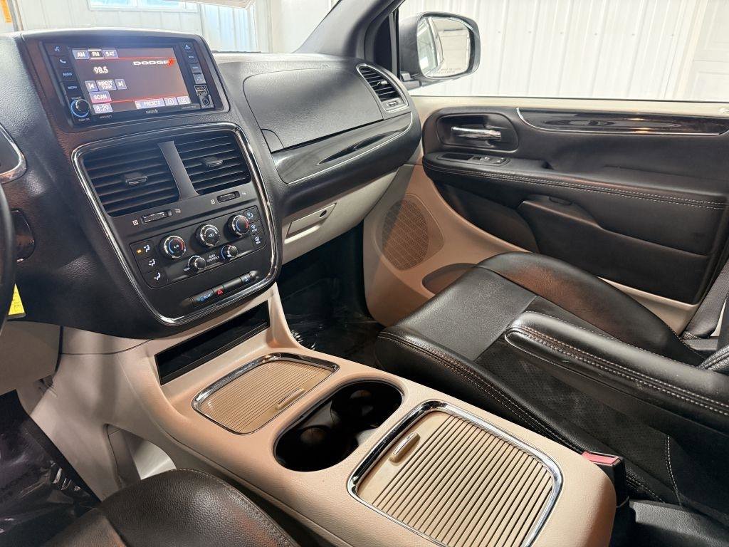 Used 2017 Dodge Grand Caravan SXT image 22