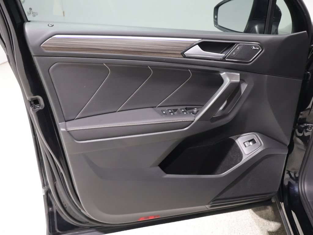Used 2022 Volkswagen Tiguan SEL R-Line AWD/4WD image 12