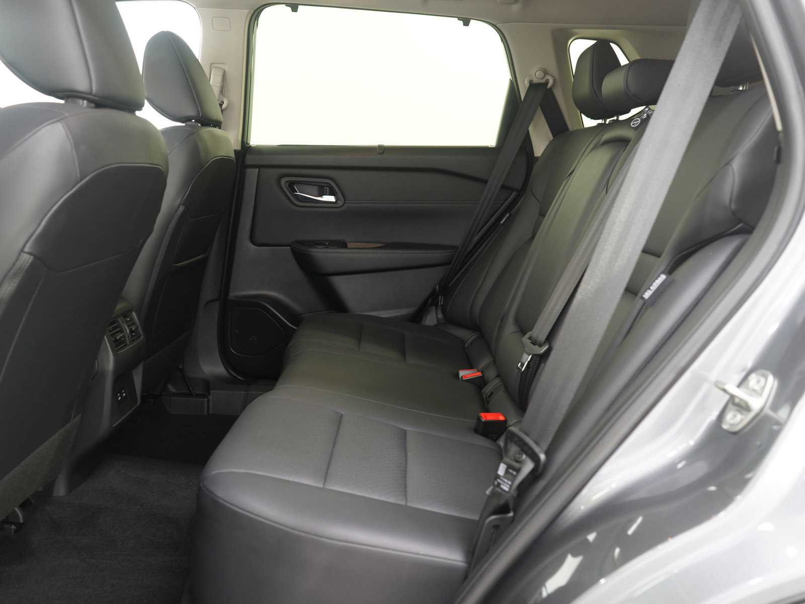 Used 2024 Nissan Rogue SV w/ SV Premium Package image 15