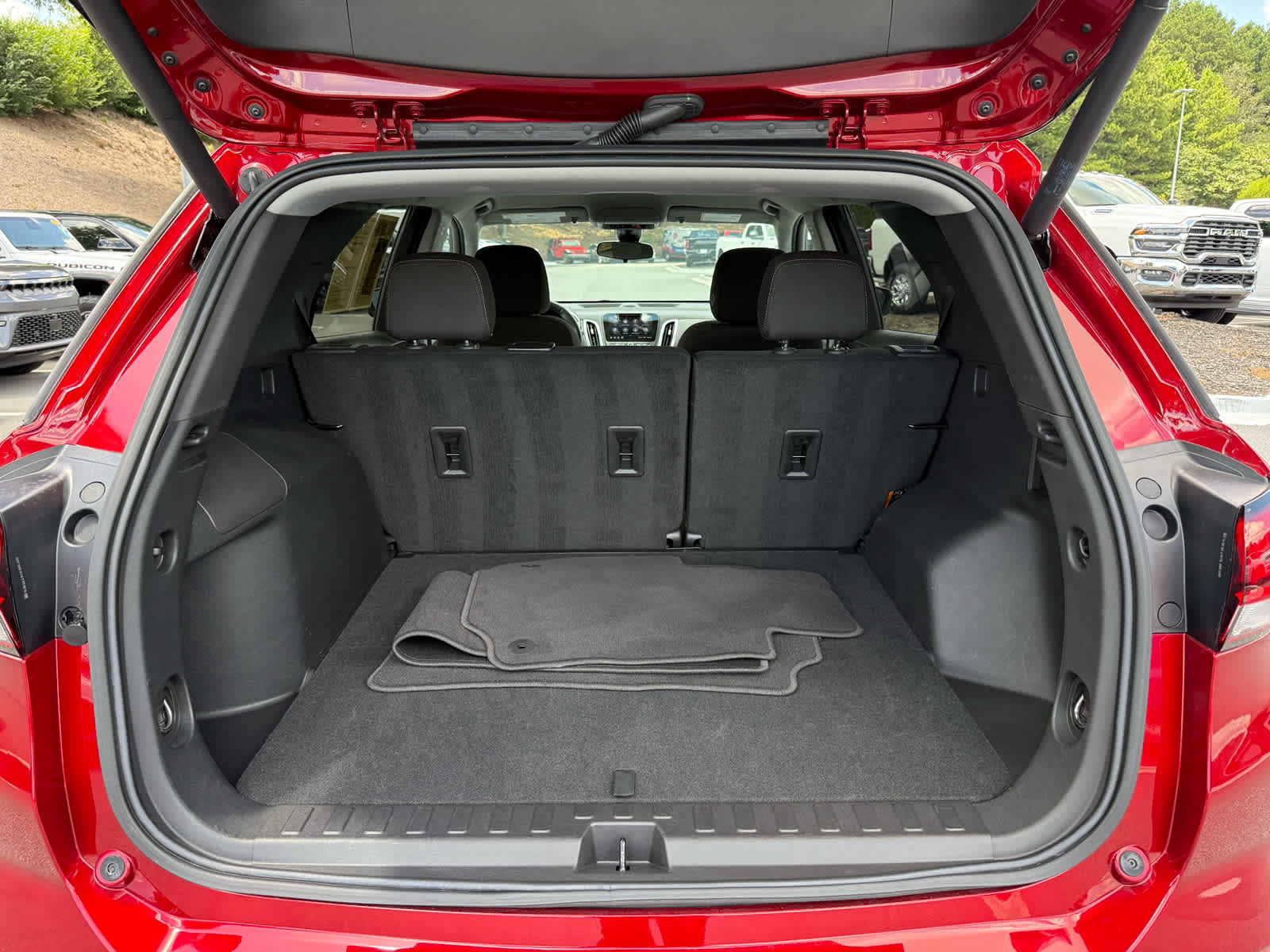 Used 2024 Chevrolet Equinox LT FWD image 27