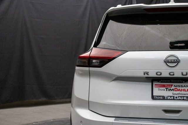 Used 2024 Nissan Rogue Platinum w/ Platinum Premium Package image 12