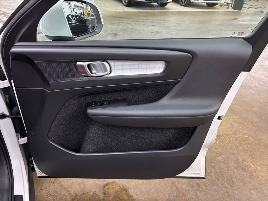 Used 2019 Volvo XC40 T4 Momentum image 20