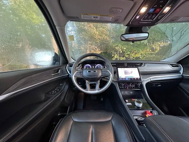 Used 2023 Jeep Grand Cherokee Limited image 17