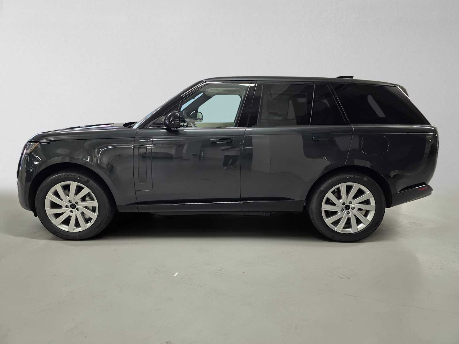 New 2026 Land Rover Range Rover SE AWD/4WD image 2