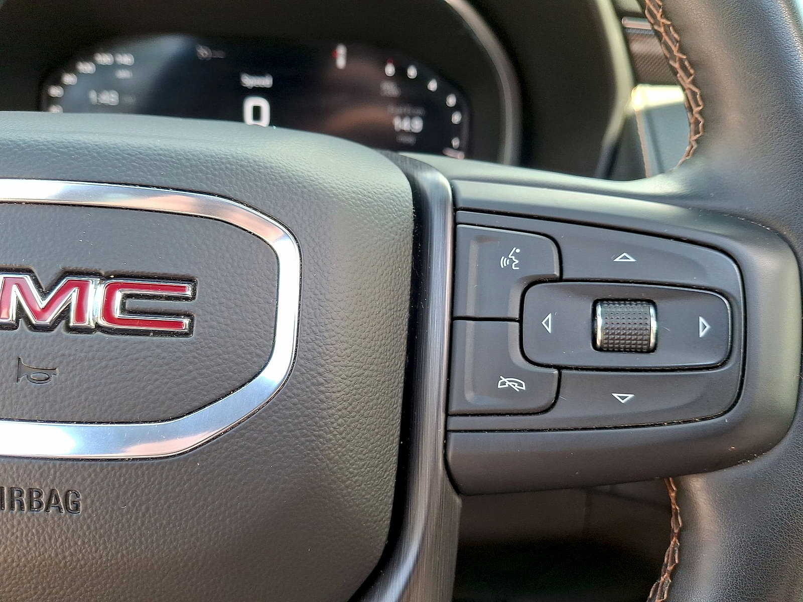 Used 2023 GMC Yukon XL AT4 w/ AT4 Premium Plus Package AWD/4WD image 18