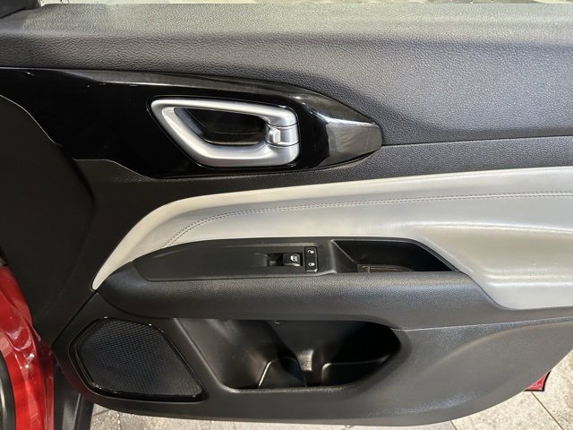 Used 2025 Jeep Compass Limited image 10