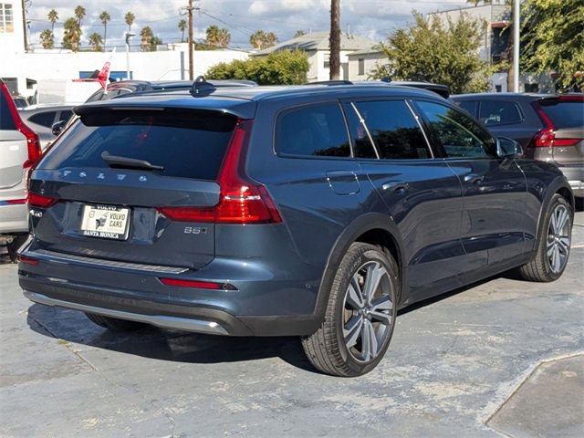 Used 2023 Volvo V60 B5 Cross Country Plus w/ Climate Package image 3