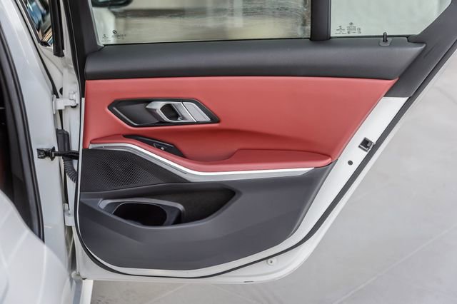 Used 2022 BMW M340i xDrive M340i xDRIVE - WHITE ON RED - w/ Driving Assistance Package image 25