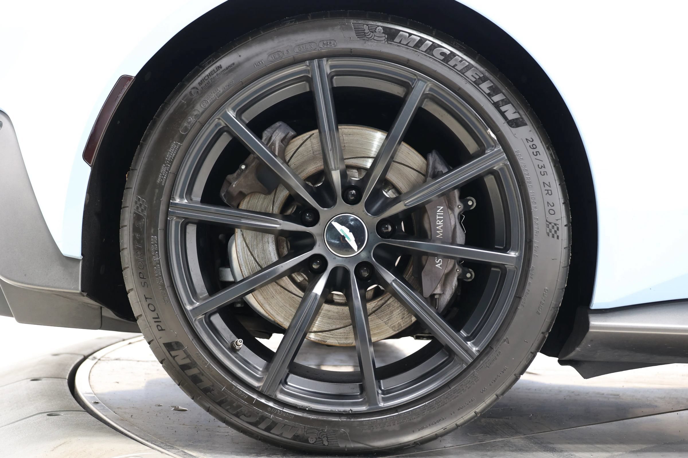 Used 2020 Aston Martin V8 Vantage Coupe RWD image 94