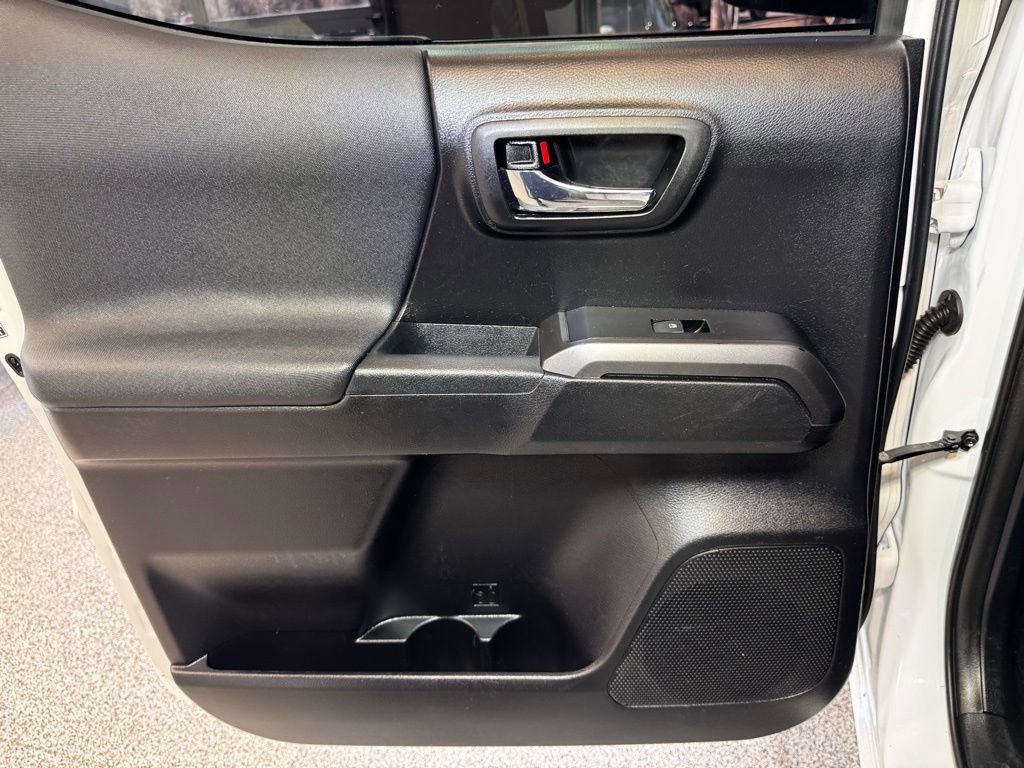 Used 2019 Toyota Tacoma TRD Off-Road image 40