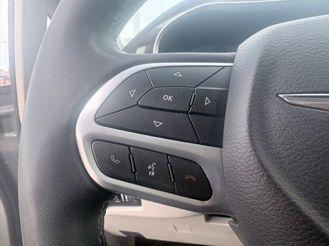 Used 2023 Chrysler Pacifica Limited image 13
