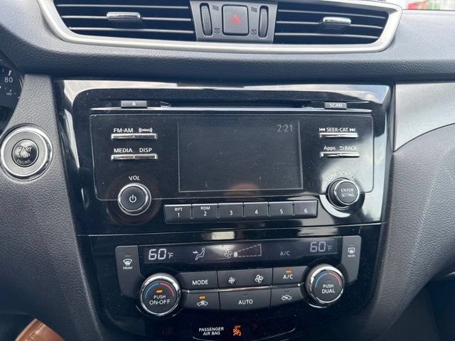 Used 2016 Nissan Rogue SV w/ SV Moonroof Package AWD/4WD image 13