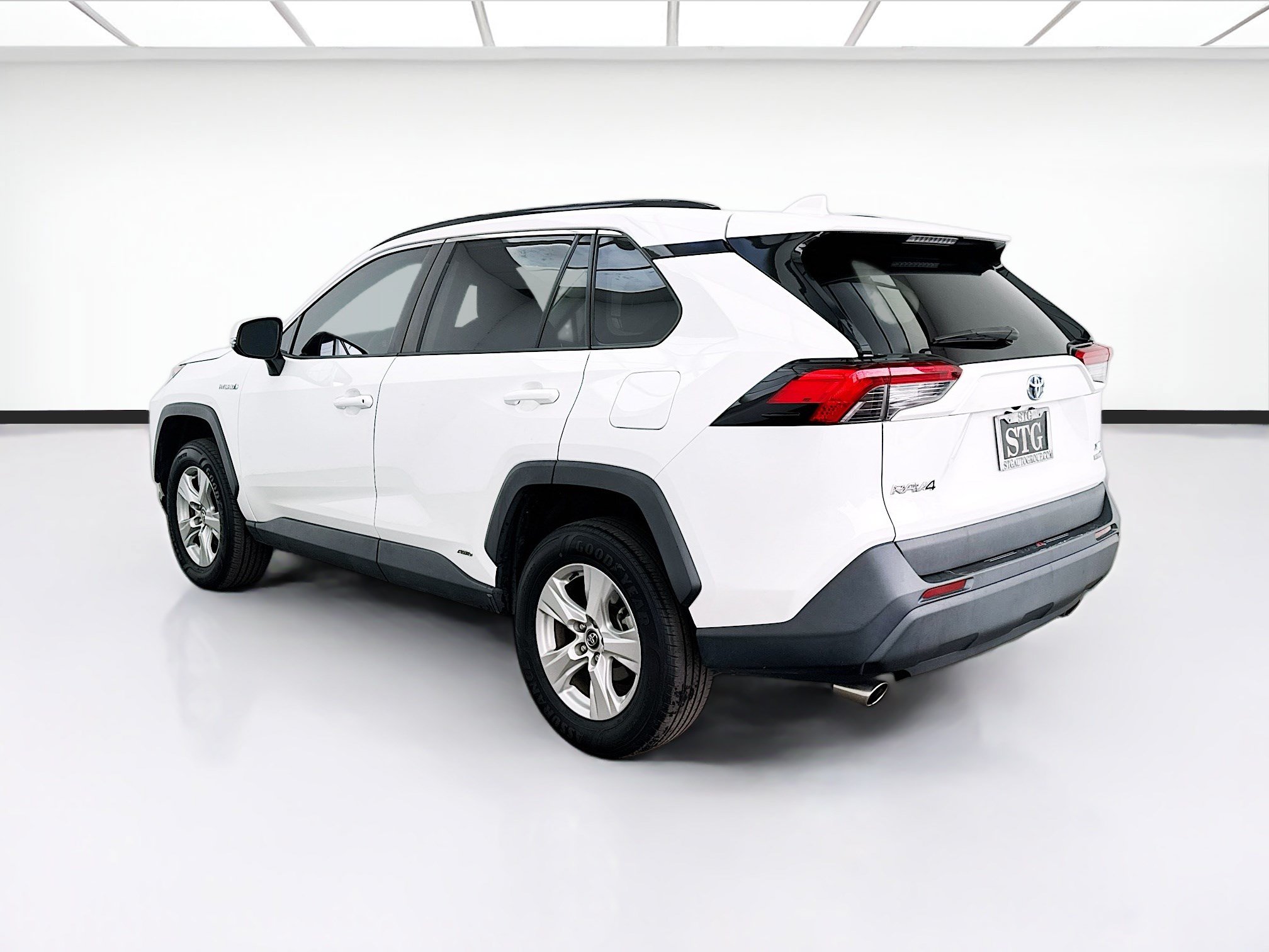 Used 2021 Toyota RAV4 XLE AWD/4WD image 6
