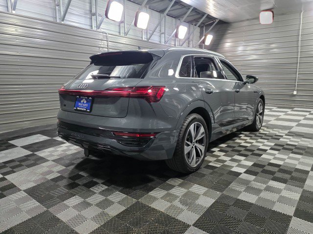 Used 2024 Audi Q8 e-tron Prestige image 5