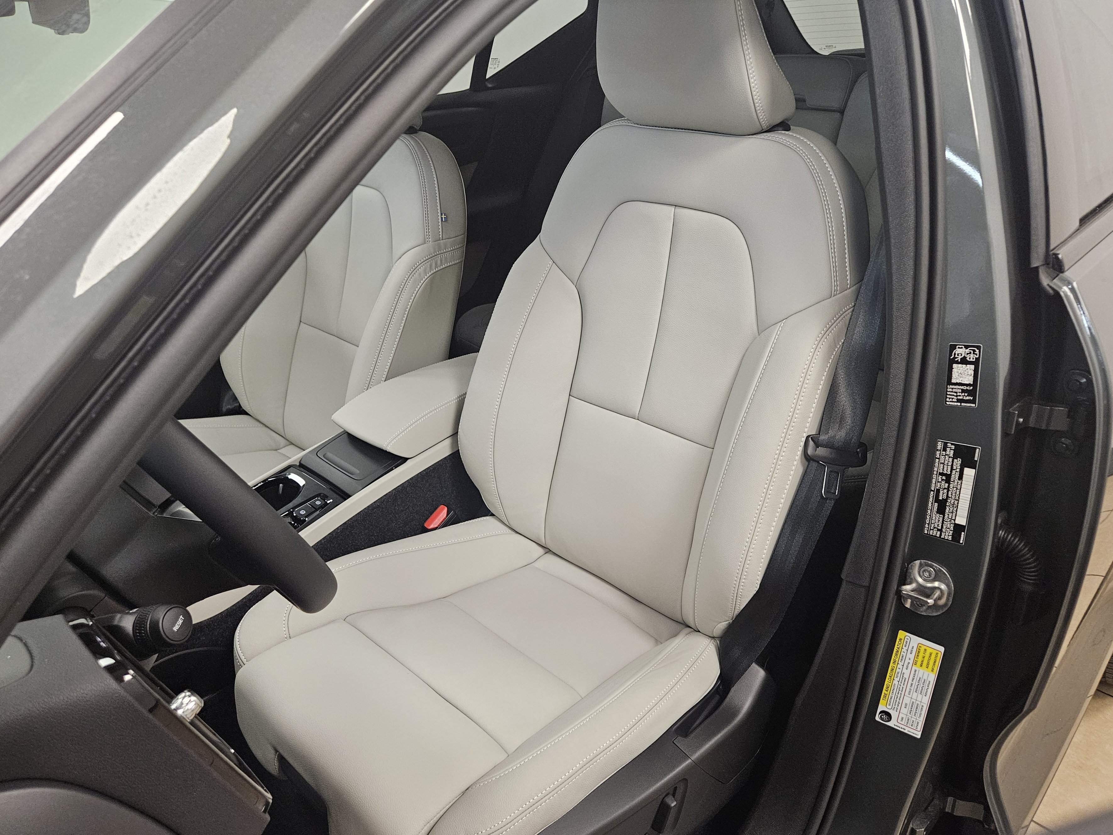 New 2026 Volvo XC40 B5 Ultra w/ Protection Package Premier AWD/4WD image 38