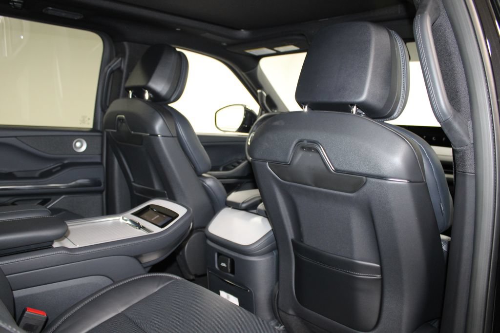 New 2027 Lincoln Navigator Reserve w/ Jet Appearance Package AWD/4WD image 35