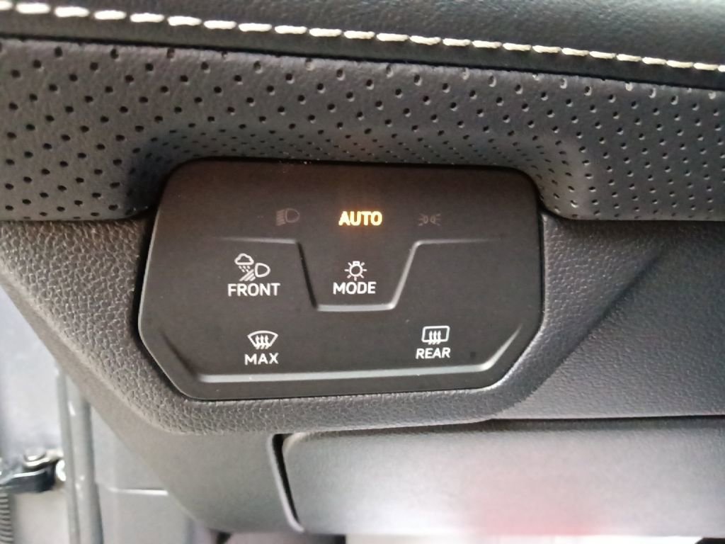 Used 2024 Volkswagen Atlas SE image 19