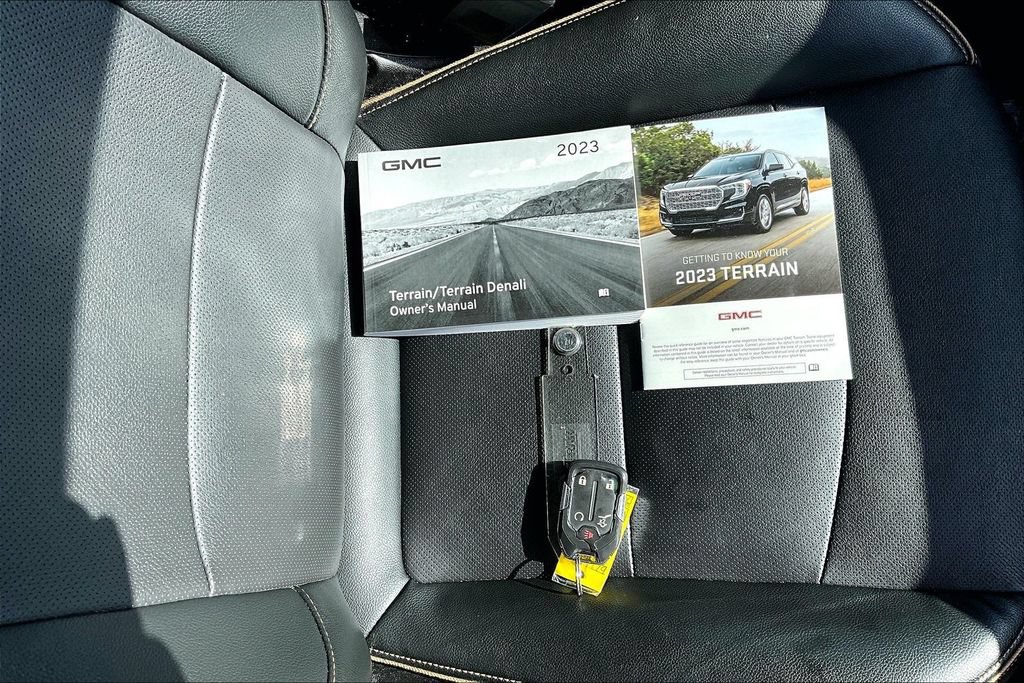 Used 2023 GMC Terrain AT4 AWD/4WD image 11