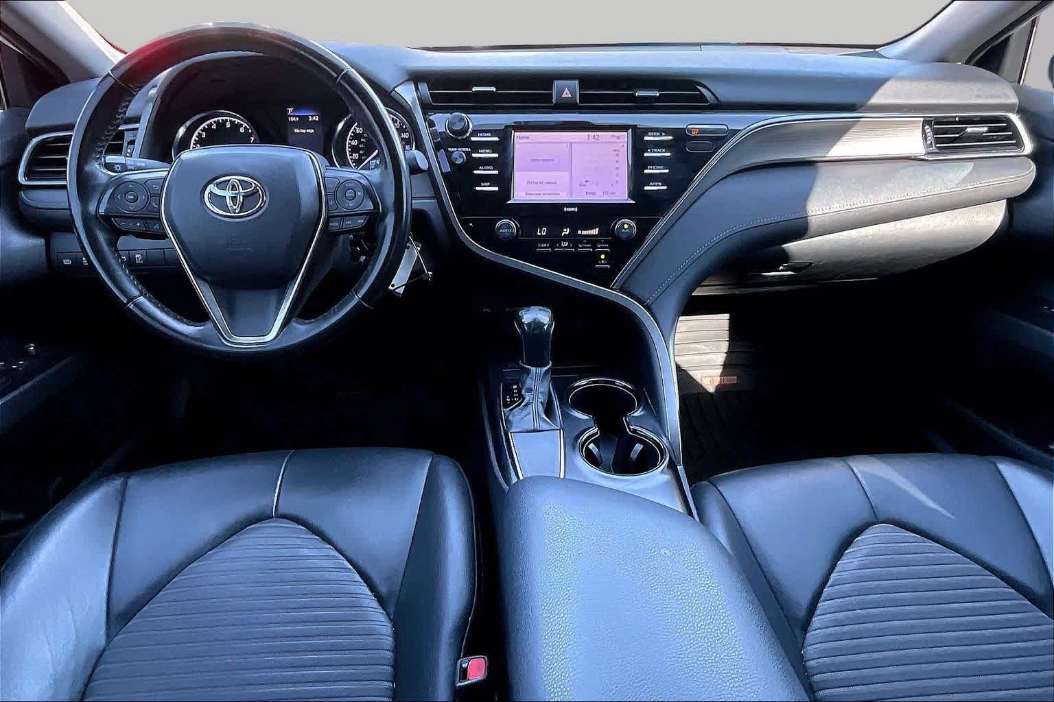 Used 2020 Toyota Camry SE FWD image 14