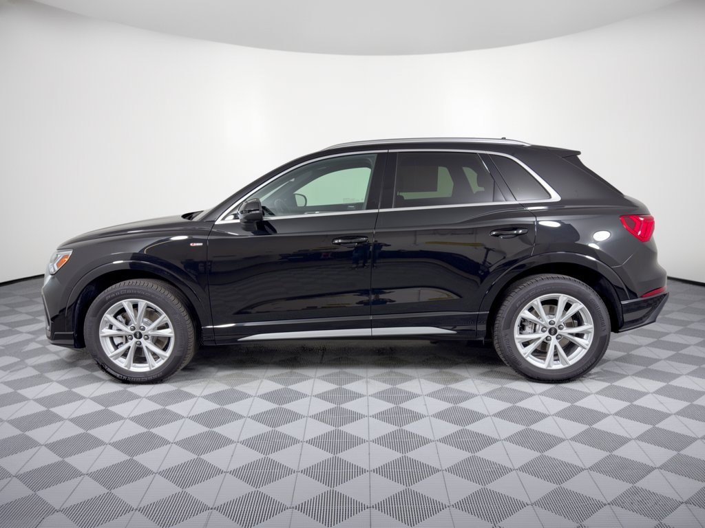 Certified 2025 Audi Q3 2.0T Premium Plus w/ Premium Plus Package AWD/4WD image 2
