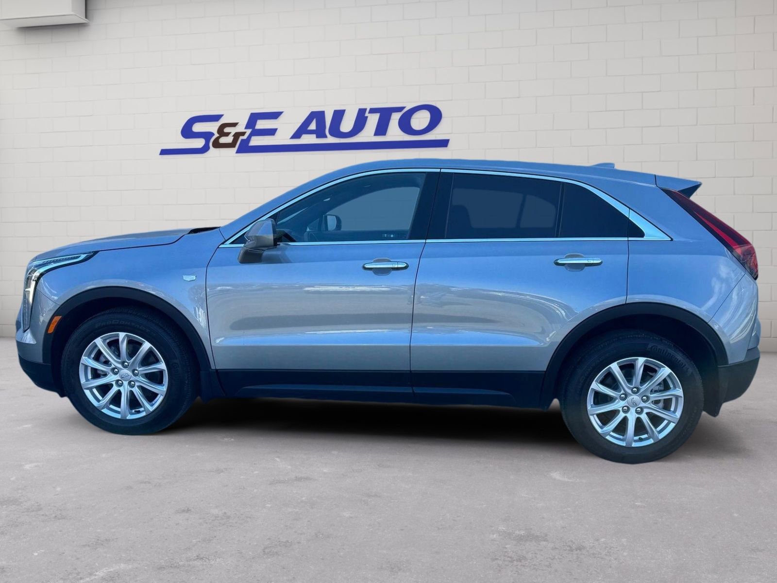 Used 2023 Cadillac XT4 Luxury w/ Driver Awareness Package image 2