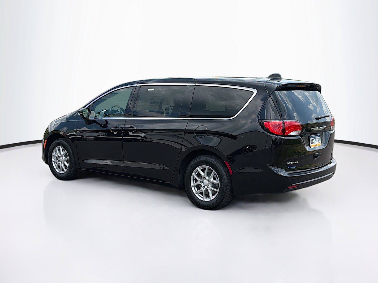 New 2027 Chrysler Pacifica LX FWD image 9