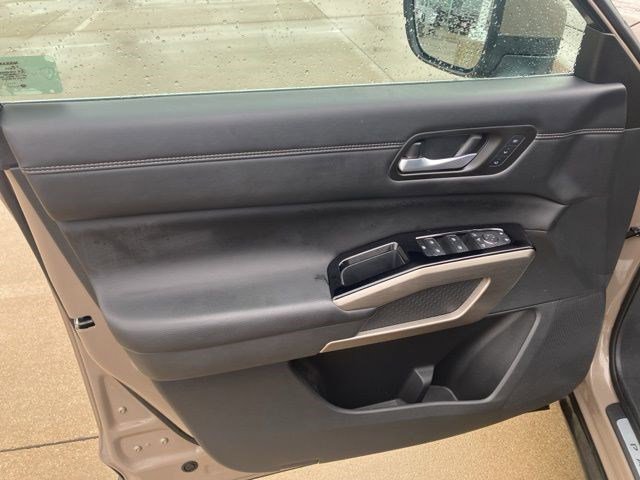 Used 2024 Nissan Pathfinder Platinum w/ Cargo Package image 11