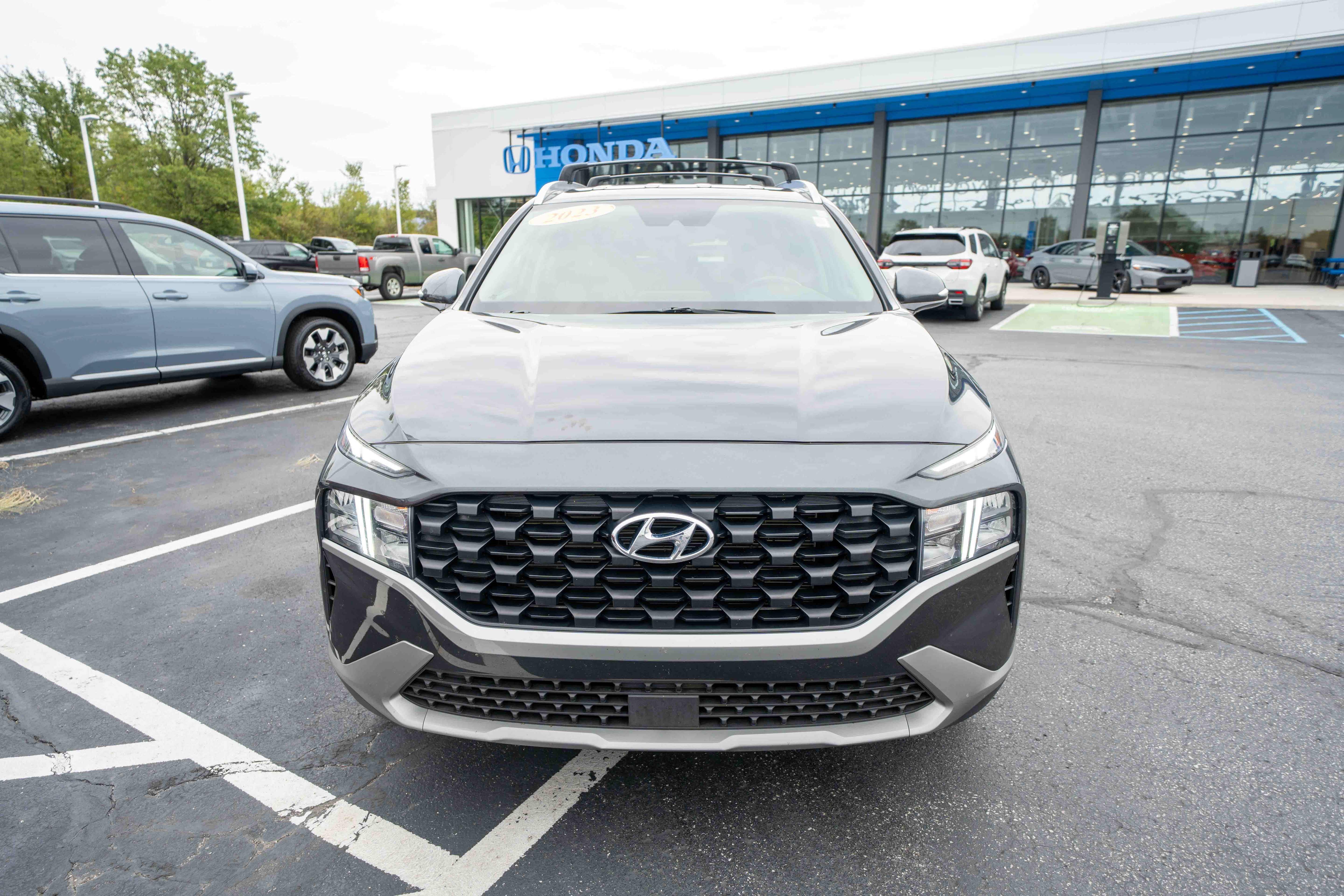 Used 2023 Hyundai Santa Fe SEL AWD/4WD image 2
