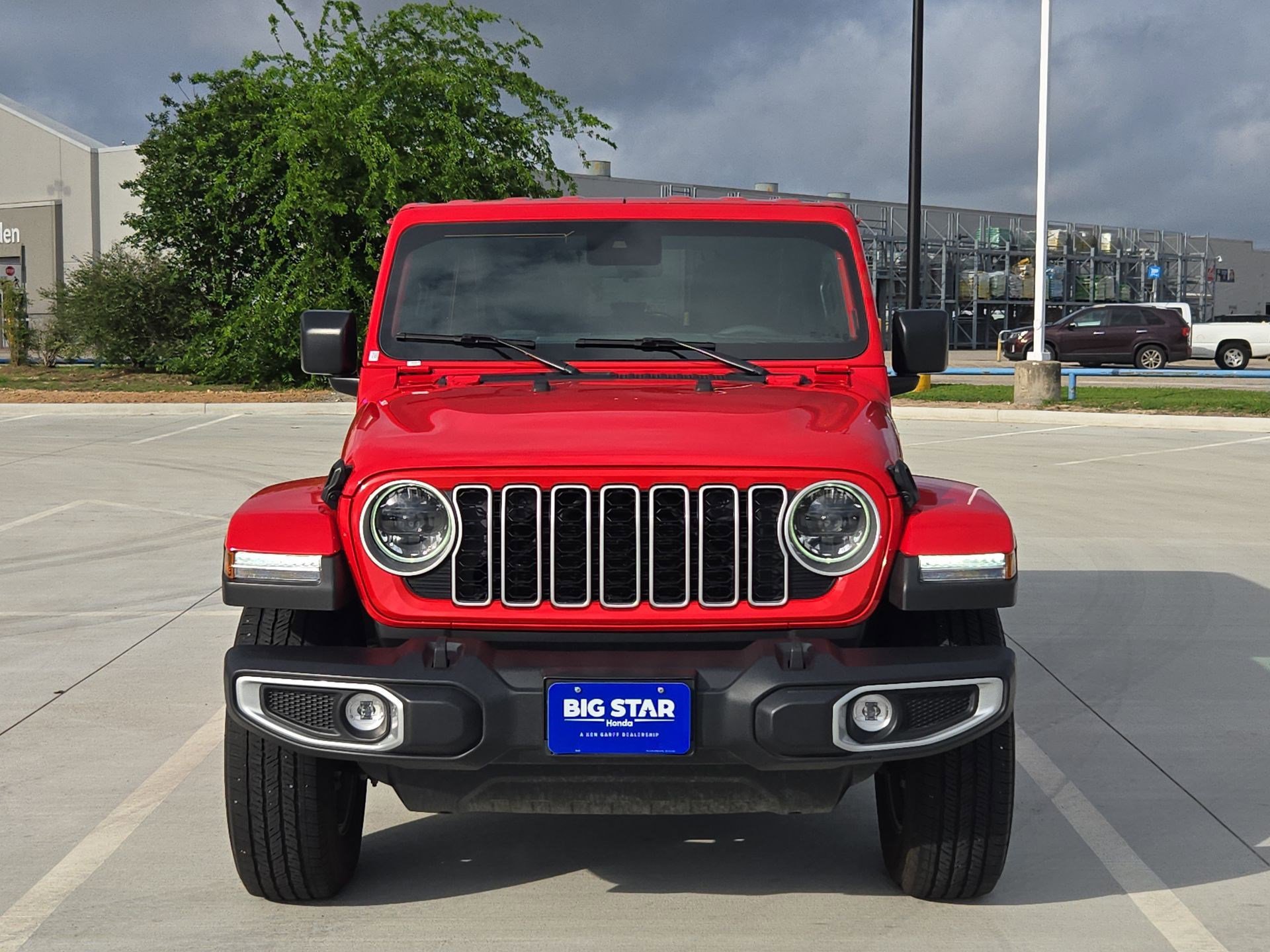 Used 2025 Jeep Wrangler Sahara AWD/4WD image 10