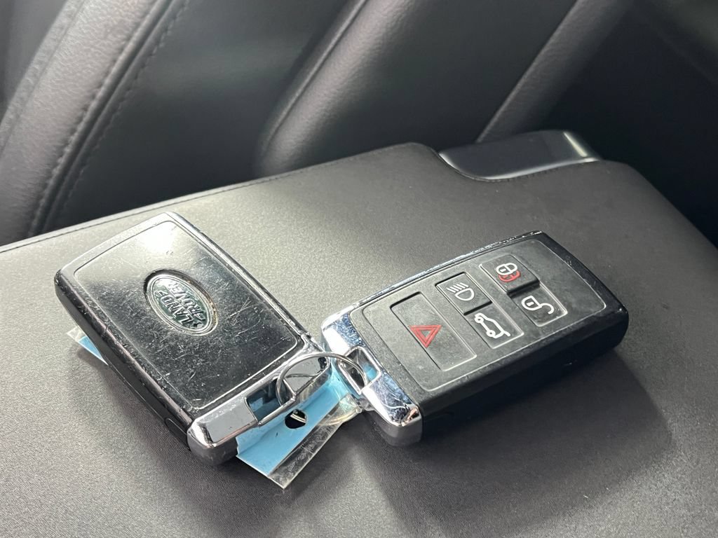 Used 2020 Land Rover Discovery Landmark AWD/4WD image 28