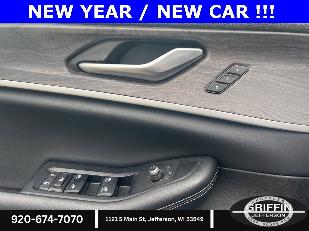 Used 2023 Jeep Grand Cherokee L Limited w/ Trailer Tow Group (B) image 16