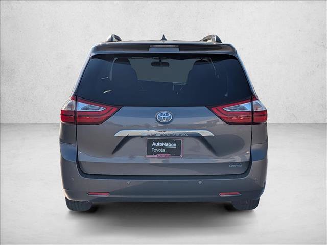 Used 2017 Toyota Sienna Limited w/ Preferred Accessory Package FWD image 7
