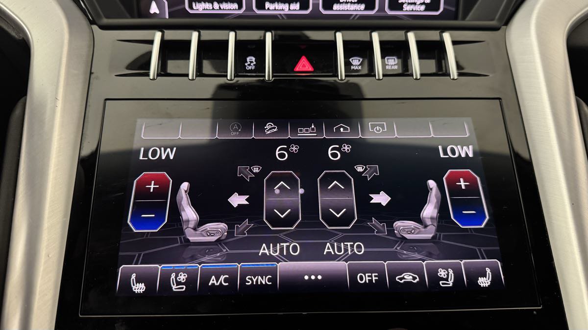 Used 2019 Lamborghini Urus AWD/4WD image 24