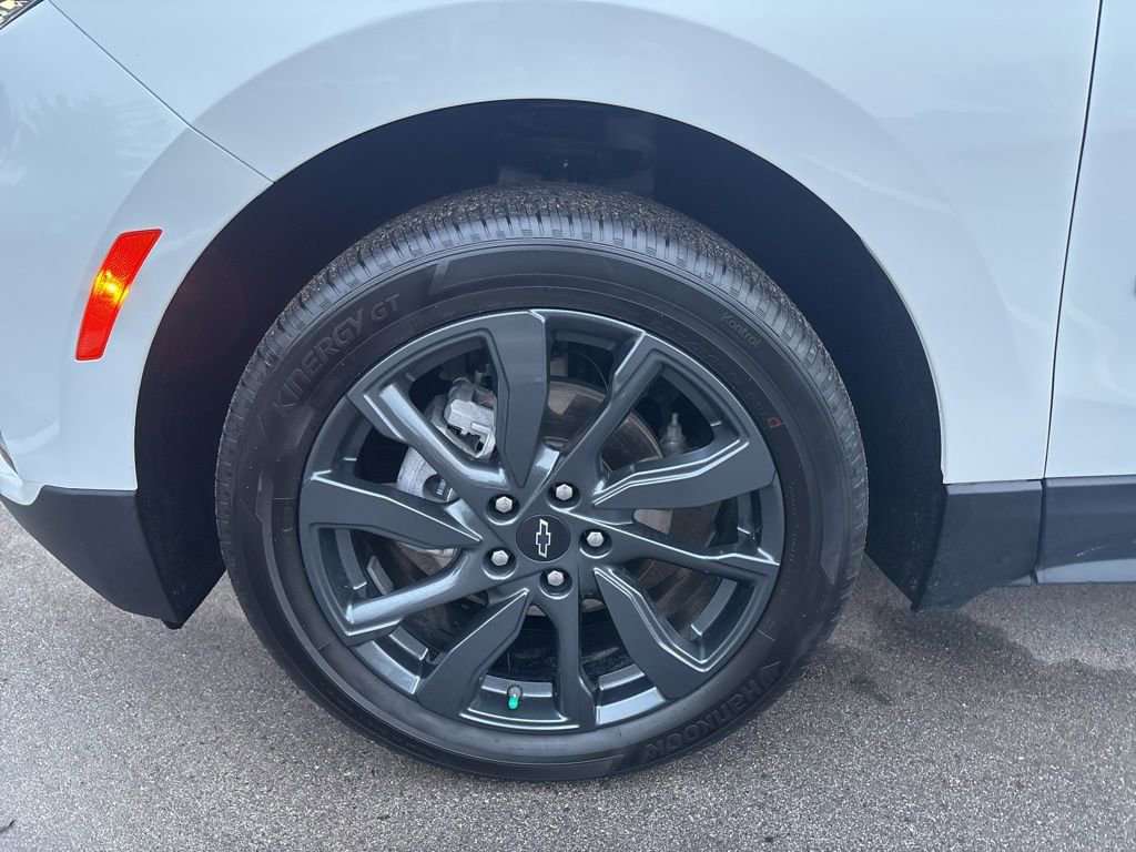 Used 2023 Chevrolet Equinox RS w/ RS Leather Package image 11