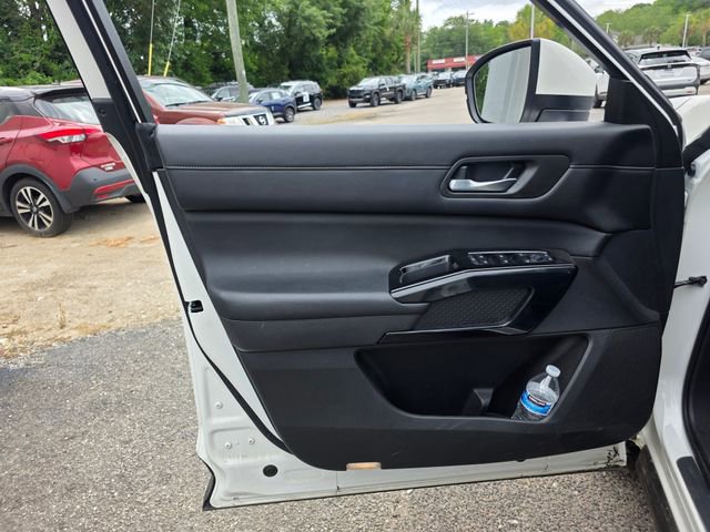 Used 2022 Nissan Pathfinder SV AWD/4WD image 21