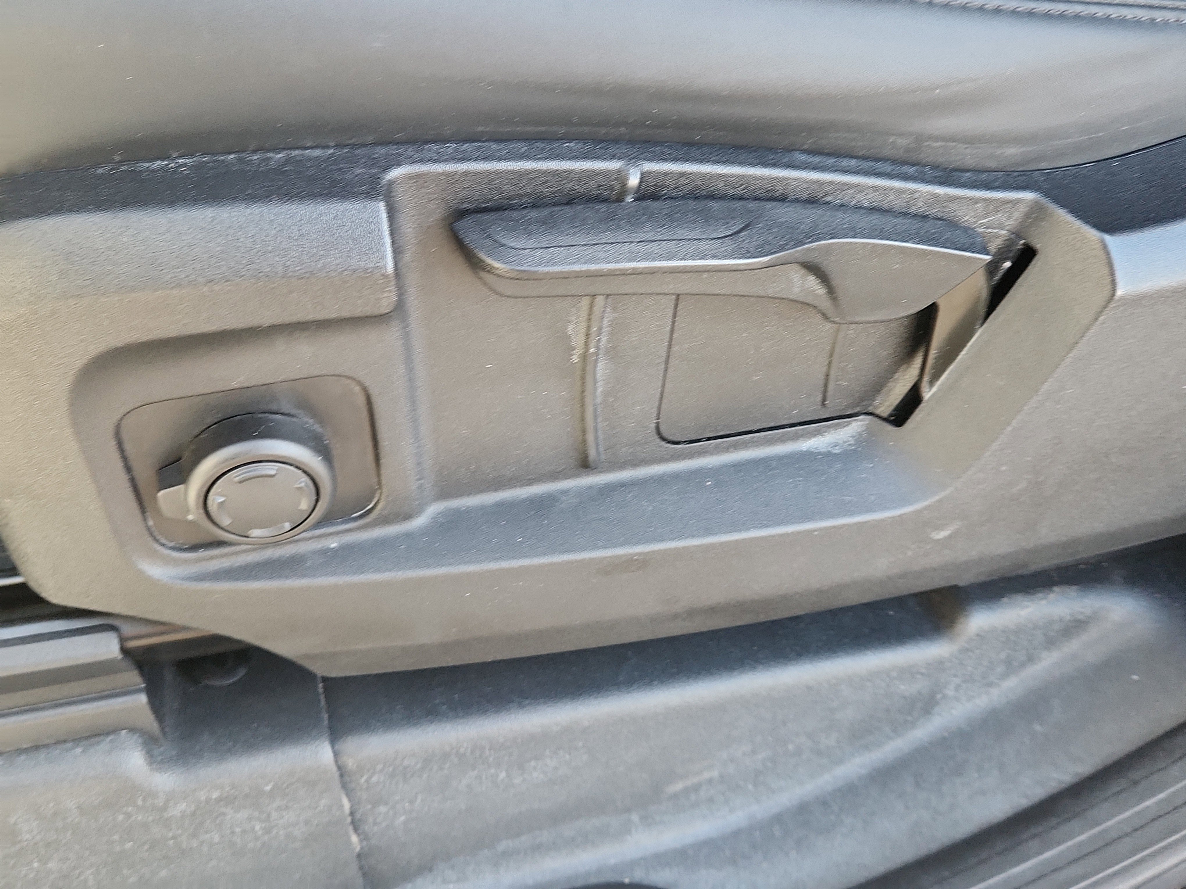 Used 2025 Land Rover Defender 90 S image 10