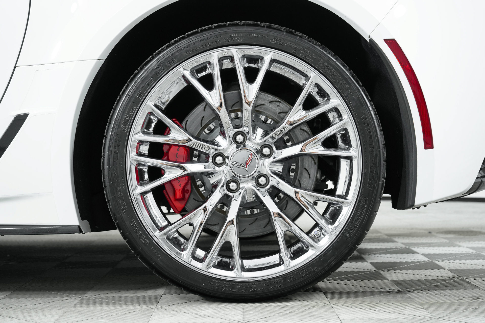 Used 2015 Chevrolet Corvette Z06 w/ 3LZ Preferred Equipment Group RWD image 37