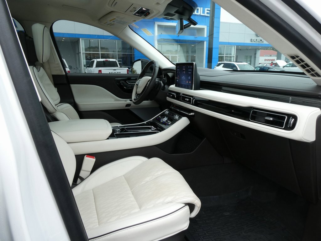 Used 2023 Lincoln Aviator Black Label Grand Touring w/ Class IV Trailer Tow Package image 15