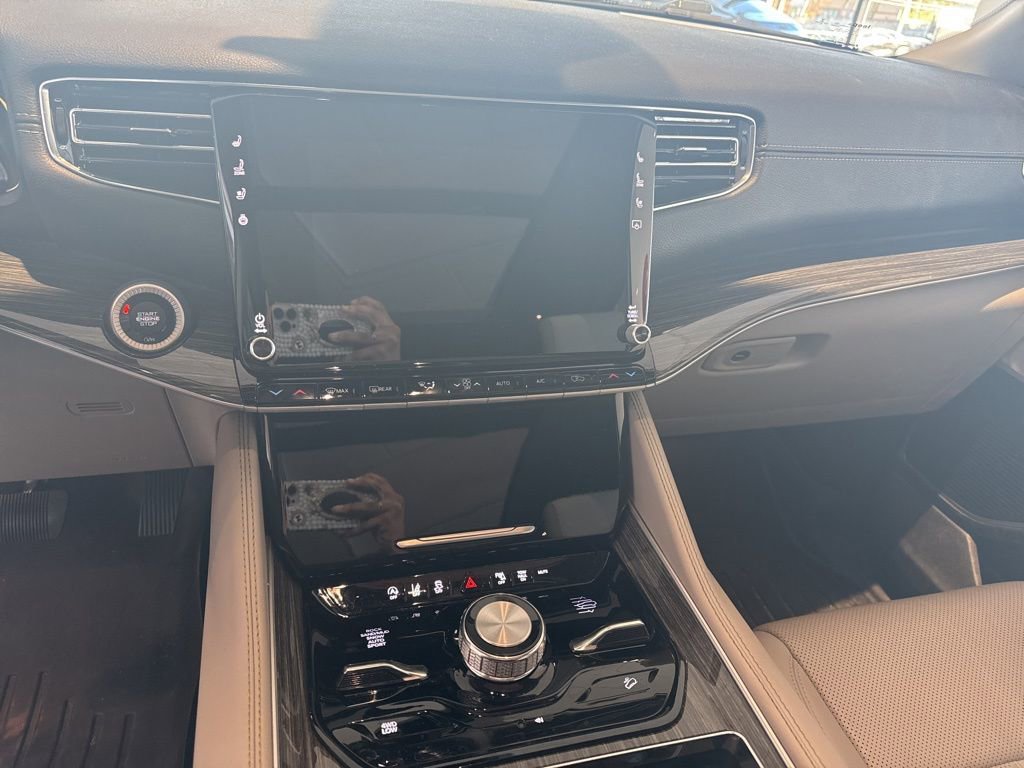 Used 2022 Jeep Wagoneer Series III w/ Premium Group I image 12