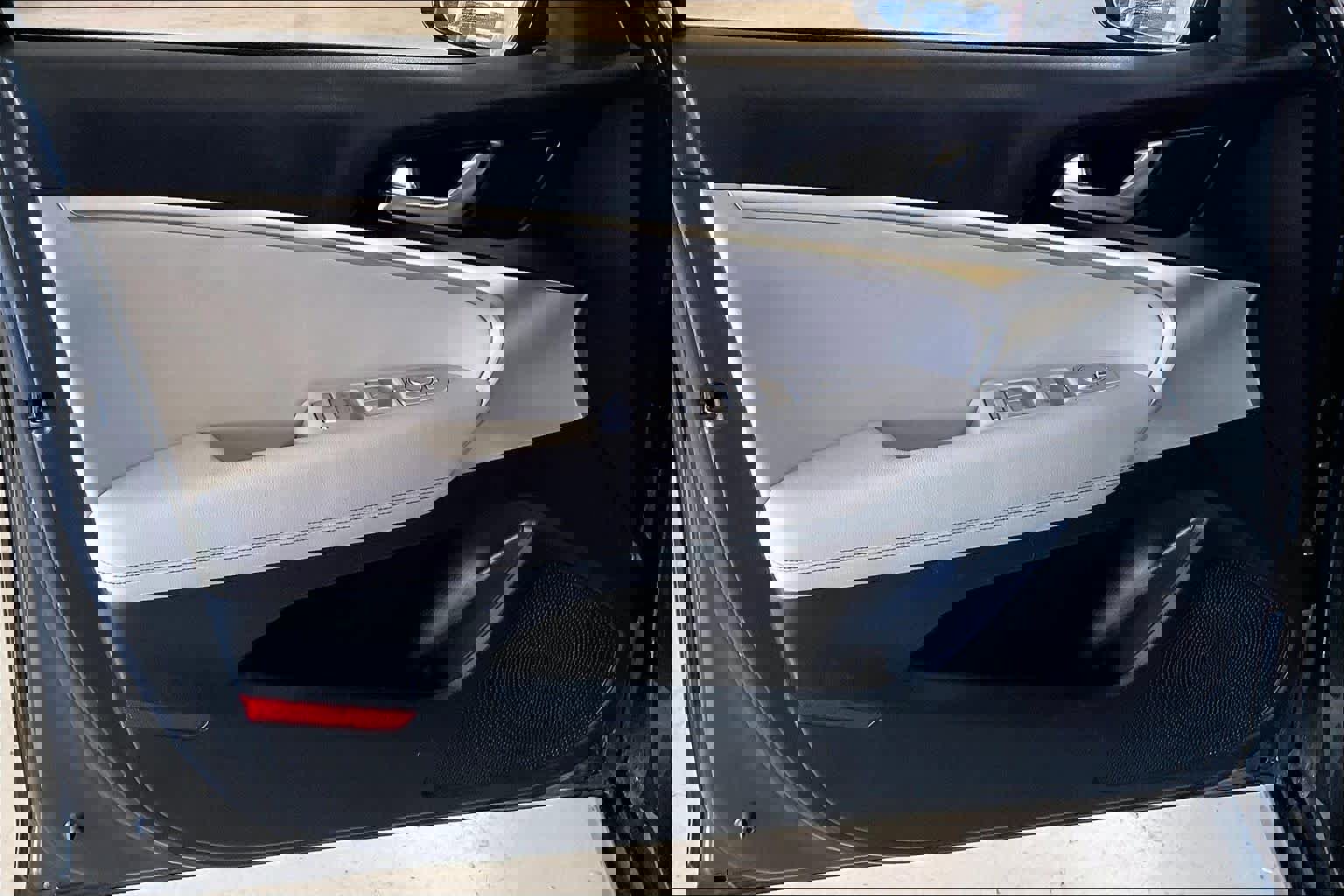 Used 2022 Genesis G70 2.0T image 21