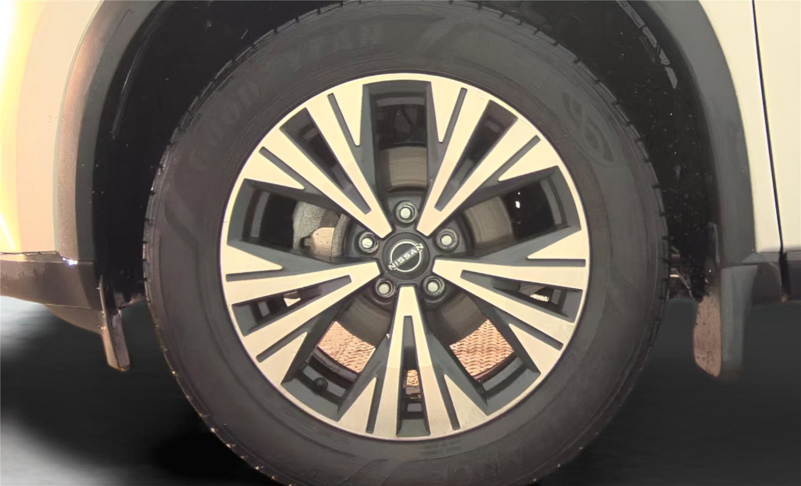 Used 2023 Nissan Rogue SV w/ SV Premium Package image 14