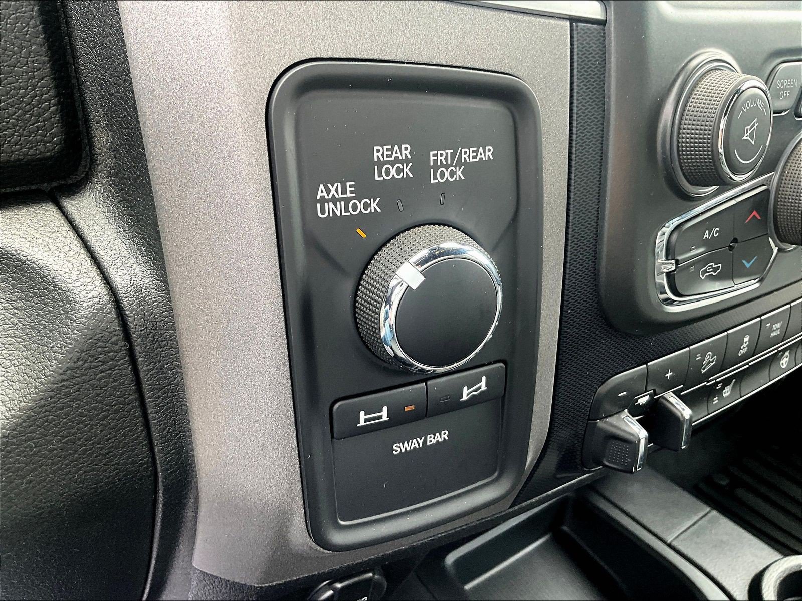 Used 2018 RAM 2500 Power Wagon w/ Luxury Group AWD/4WD image 16