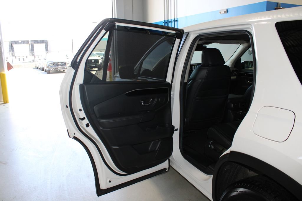Used 2025 Honda Pilot EX-L image 16