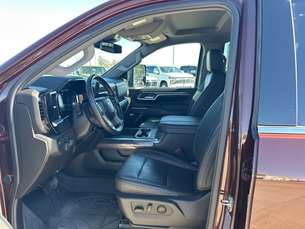 Used 2024 Chevrolet Silverado 2500 LTZ w/ LTZ Convenience Package image 11