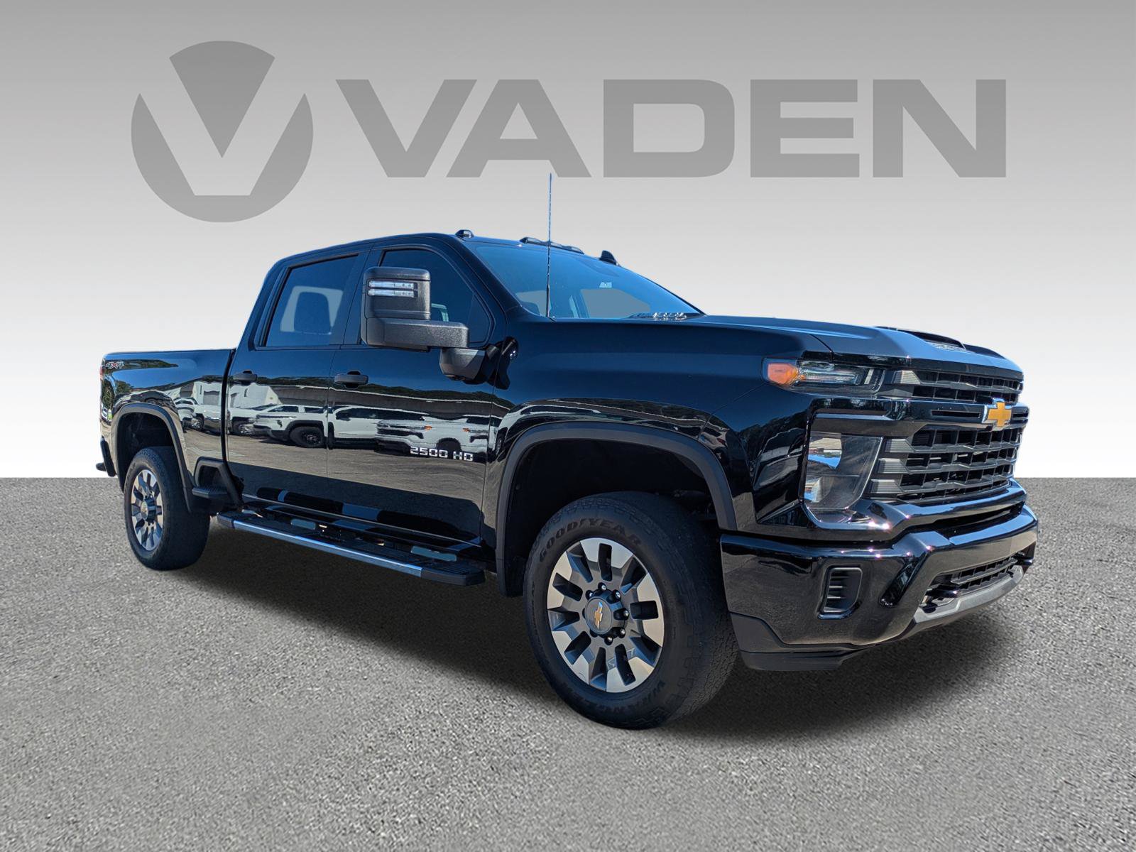 Used 2024 Chevrolet Silverado 2500 Custom w/ Custom Value Package AWD/4WD image 3
